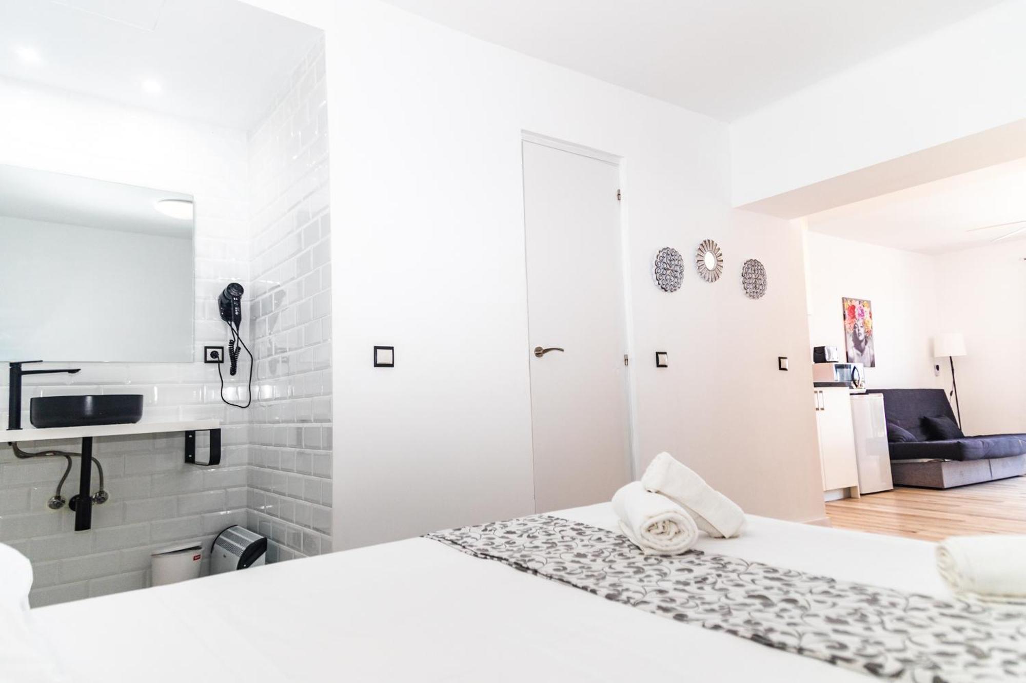Jacaranda Apartments & Studios Es Cana Eksteriør billede